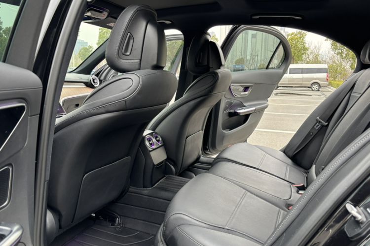 Used Mercedes-Benz C-Class 2023 Facelift C 260 L Interior 1