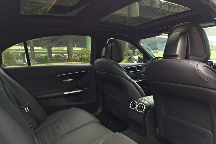 Used Mercedes-Benz C-Class 2023 Second Facelift C 260 L Sport Edition Interior 13