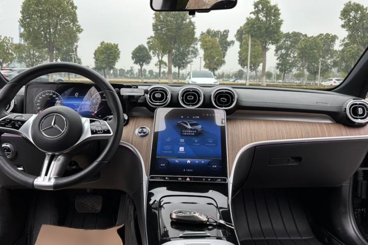 Used Mercedes-Benz C-Class 2023 Facelift C 260 L Interior 3