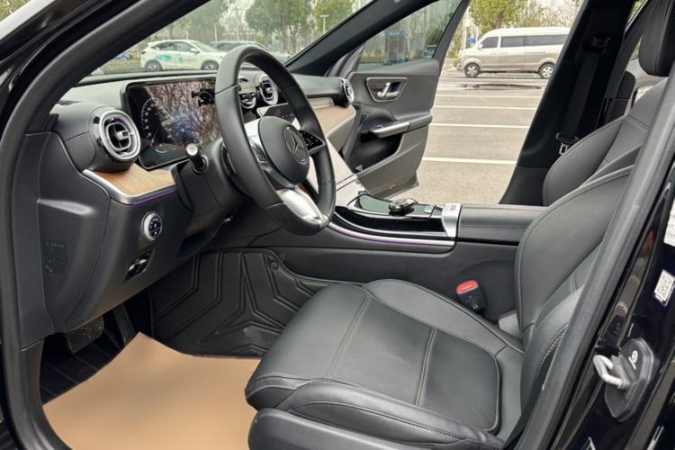Used Mercedes-Benz C-Class 2023 Facelift C 260 L Interior 4