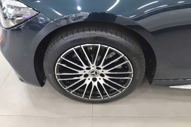 Used Mercedes-Benz C-Class 2023 Restyled C 260 L Sport Edition Left Front Wheel Hub