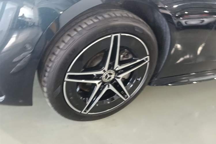 Used Mercedes-Benz C-Class 2023 C 260 L Bright Night Sports Edition Left Front Wheel Hub