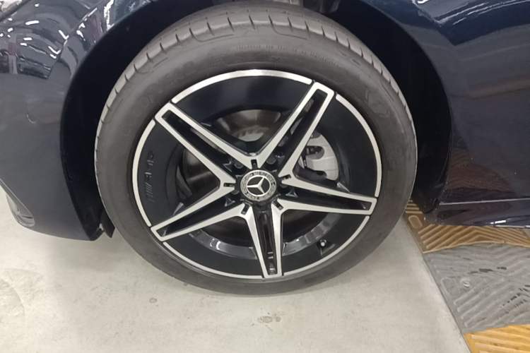 Used Mercedes-Benz C-Class 2023 C 260 L Bright Night Sports Edition Left Front Wheel Hub