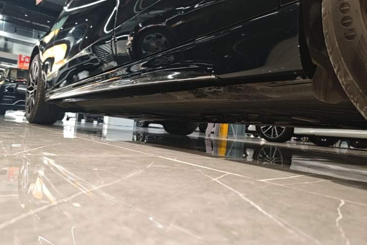 Used Mercedes-Benz C-Class 2023 Revised C 200 L Sport Edition Left Side Sill