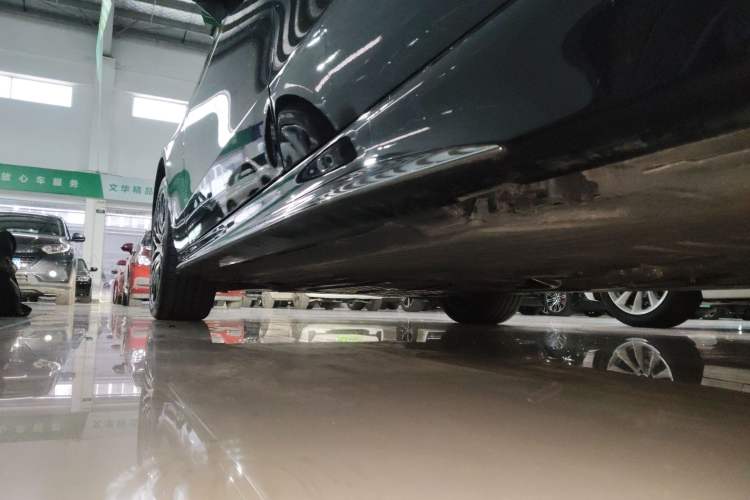 Used Mercedes-Benz C-Class 2023 Revised C 200 L Sport Edition Left Side Sill