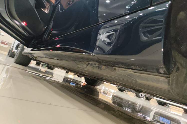 Used Mercedes-Benz C-Class 2023 Restyled C 260 L Night Edition Sports Version Left Side Sill
