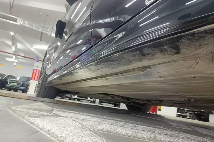 Used Mercedes-Benz C-Class 2023 C 260 L Bright Night Sports Edition Left Side Sill