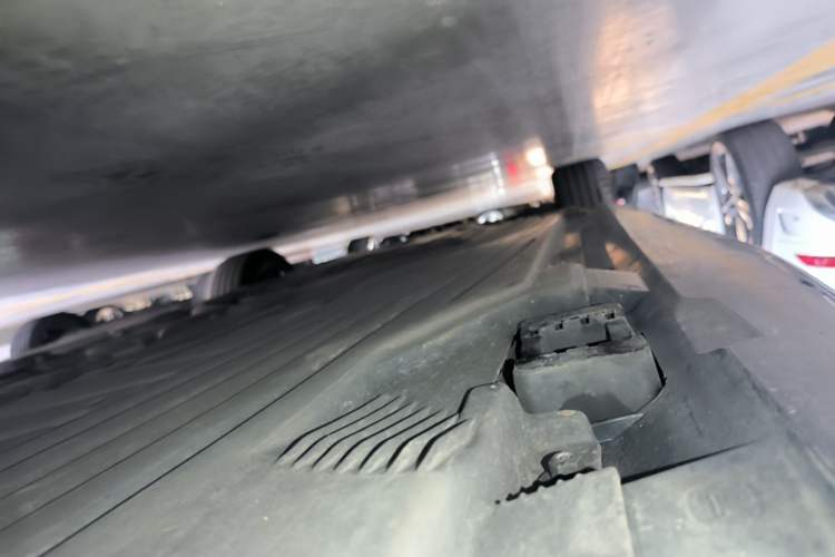 Used Mercedes-Benz C-Class 2023 C 200 L Sport Edition Left Side Sill