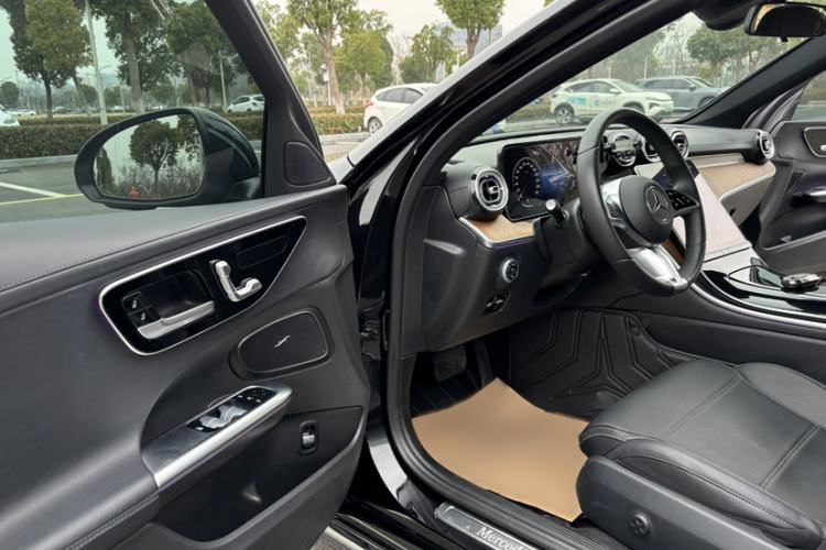 Used Mercedes-Benz C-Class 2023 Facelift C 260 L Right Front Seat