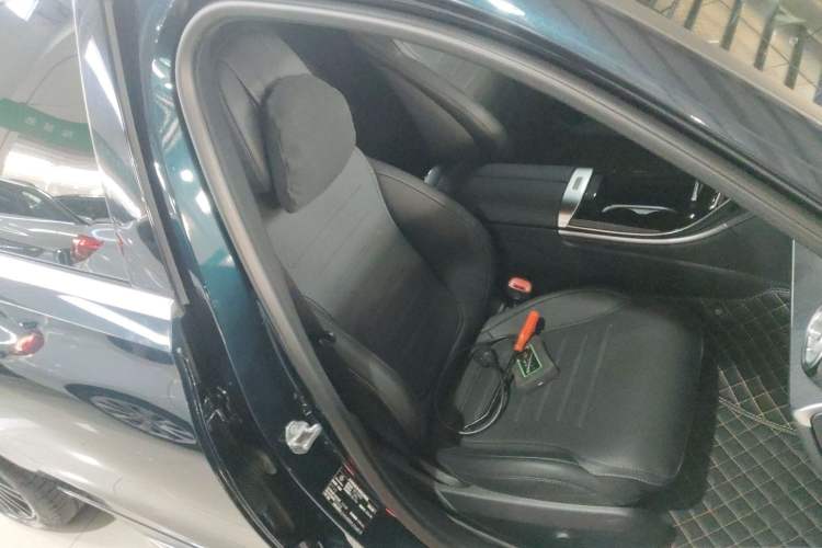 Used Mercedes-Benz C-Class 2023 Revised C 200 L Sport Edition Right Front Seat