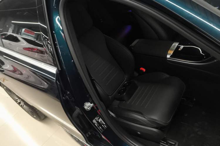Used Mercedes-Benz C-Class 2023 Revised C 200 L Sport Edition Right Front Seat