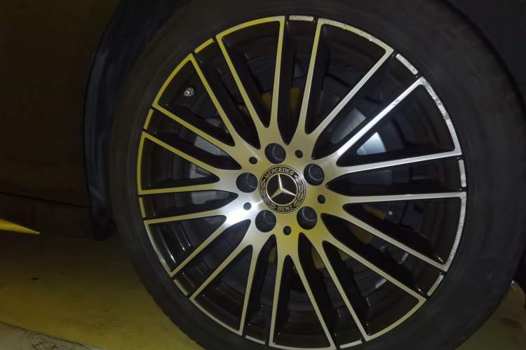 Used Mercedes-Benz C-Class 2023 C 200 L Sport Edition Right Front Wheel Hub