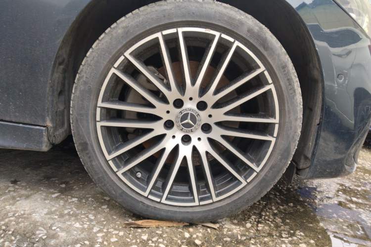 Used Mercedes-Benz C-Class 2023 C 260 L Sport Edition Right Front Wheel Hub
