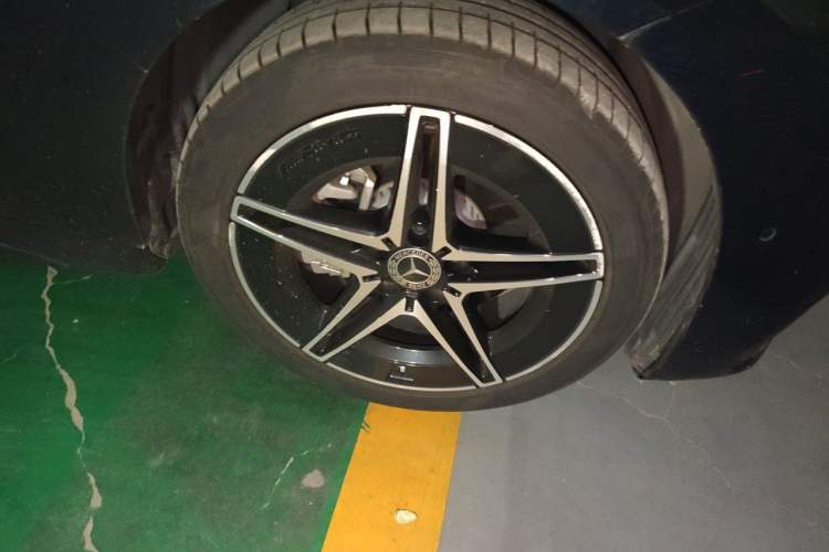 Used Mercedes-Benz C-Class 2023 C 260 L Bright Night Sports Edition Right Front Wheel Hub