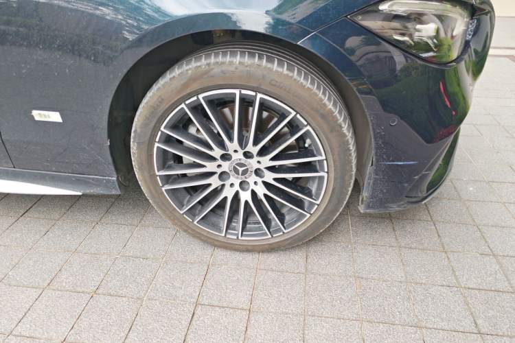 Used Mercedes-Benz C-Class 2023 Restyled C 260 L Sport Edition Right Front Wheel Hub