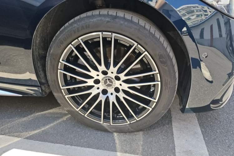 Used Mercedes-Benz C-Class 2023 Restyled C 260 L Sport Edition Right Front Wheel Hub