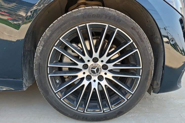 Used Mercedes-Benz C-Class 2023 Second Facelift C 260 L Sport Edition Right Front Wheel Hub