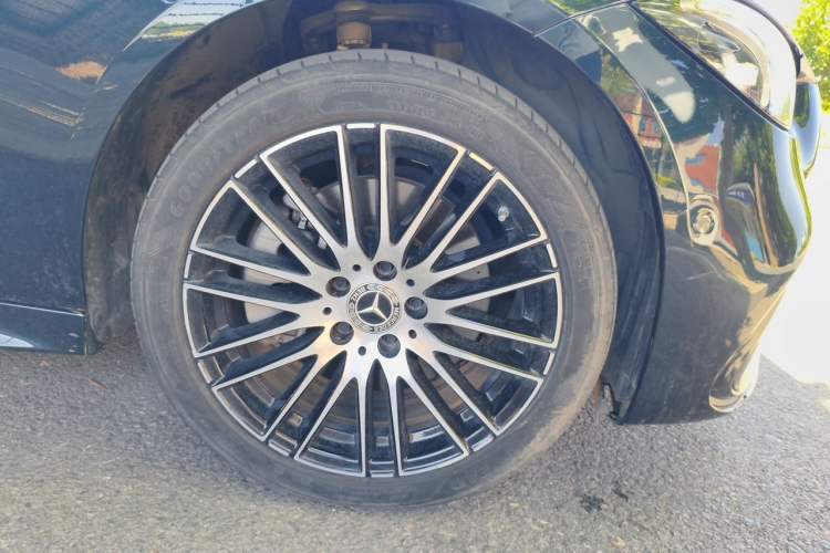 Used Mercedes-Benz C-Class 2023 Restyled C 260 L Sport Edition Right Front Wheel Hub