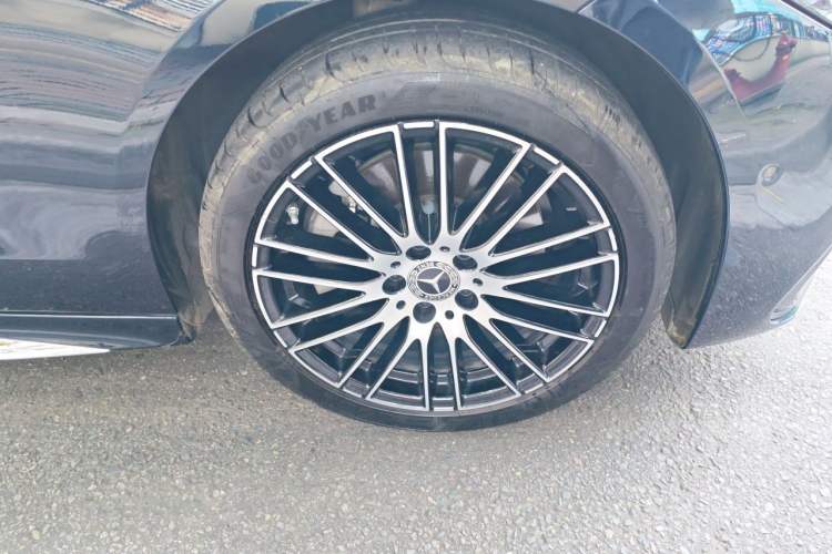 Used Mercedes-Benz C-Class 2023 Restyled C 260 L Sport Edition Right Front Wheel Hub