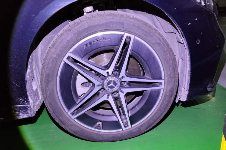 Used Mercedes-Benz C-Class 2023 Restyled C 260 L Night Edition Sports Version Right Front Wheel Hub