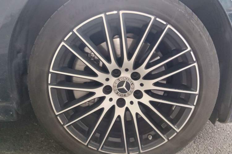 Used Mercedes-Benz C-Class 2023 Second Facelift C 260 L Right Front Wheel Hub