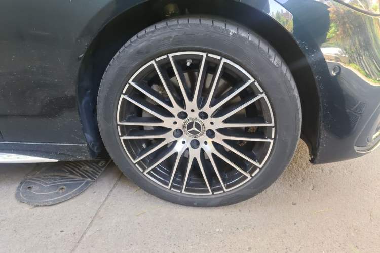 Used Mercedes-Benz C-Class 2023 C 260 L Sport Edition Right Front Wheel Hub