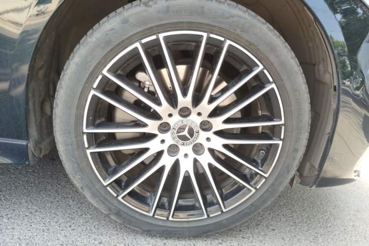 Used Mercedes-Benz C-Class 2023 C 260 L Sport Edition Right Front Wheel Hub