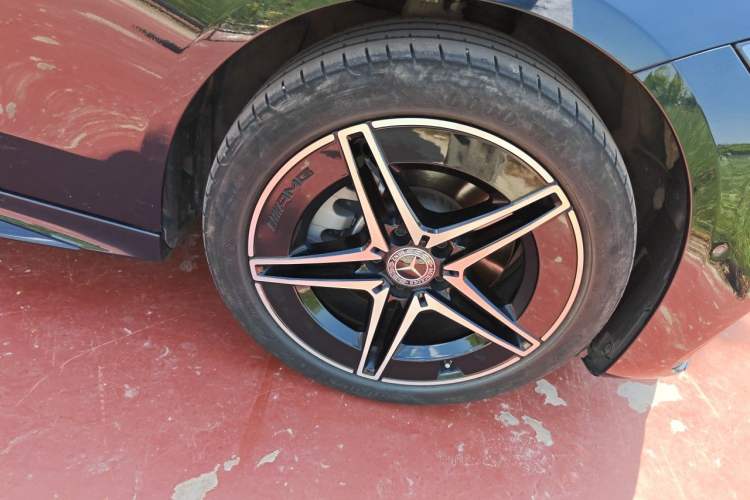 Used Mercedes-Benz C-Class 2023 Restyled C 260 L Night Edition Sports Version Right Front Wheel Hub