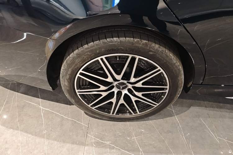 Used Mercedes-Benz C-Class 2023 Revised C 200 L Sport Edition Right Rear Wheel Hub