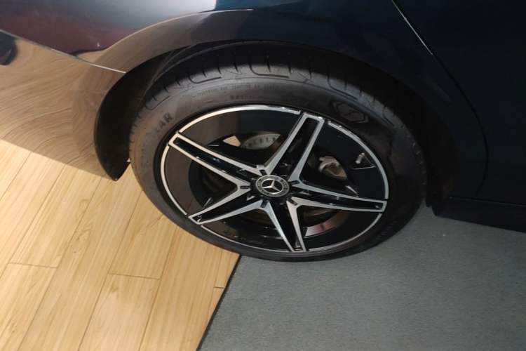 Used Mercedes-Benz C-Class 2023 Restyled C 260 L Night Edition Sports Version Right Rear Wheel Hub