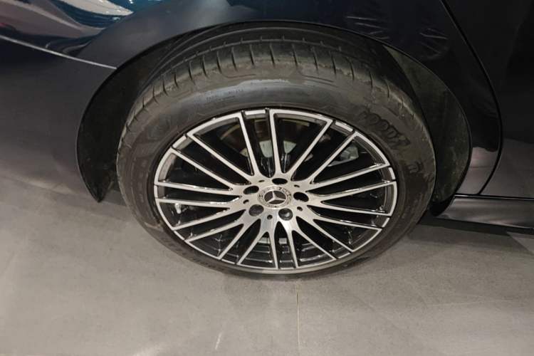 Used Mercedes-Benz C-Class 2023 Revised C 200 L Sport Edition Right Rear Wheel Hub