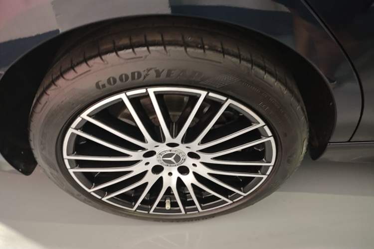 Used Mercedes-Benz C-Class 2023 C 260 L Sport Edition Right Rear Wheel Hub