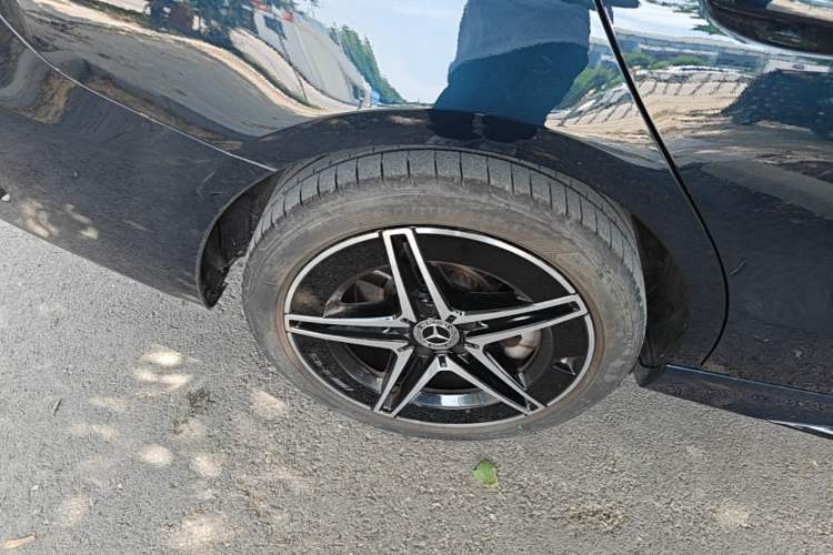 Used Mercedes-Benz C-Class 2023 C 260 L Bright Night Sports Edition Right Rear Wheel Hub