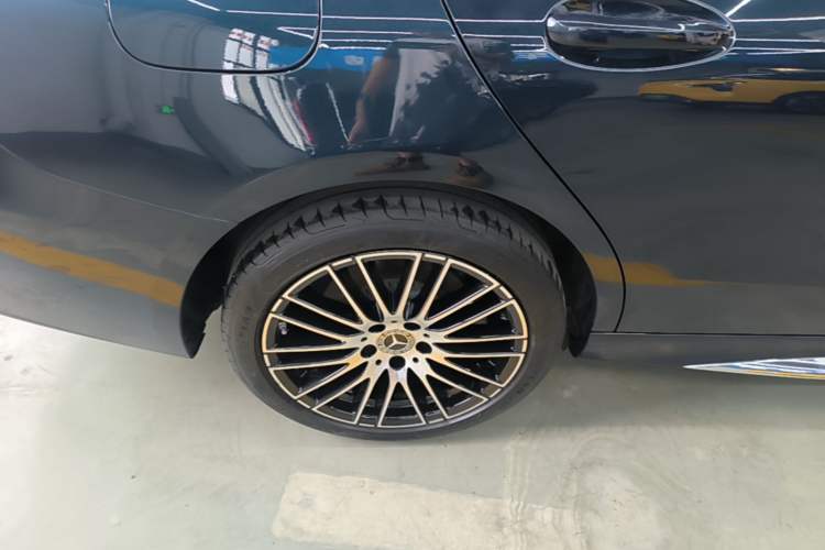 Used Mercedes-Benz C-Class 2023 C 200 L Sport Edition Right Rear Wheel Hub
