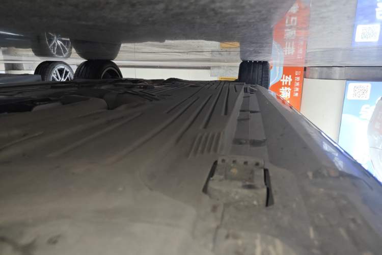 Used Mercedes-Benz C-Class 2023 Restyled C 260 L Night Edition Sports Version Right Side Sill