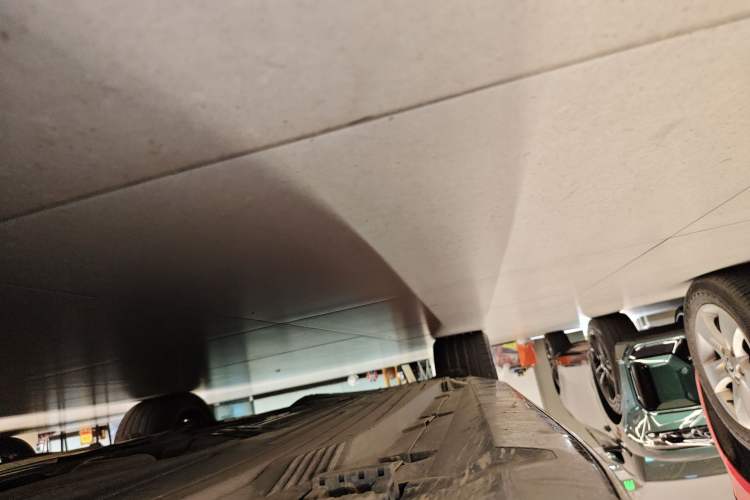 Used Mercedes-Benz C-Class 2023 Restyled C 260 L Night Edition Sports Version Right Side Sill