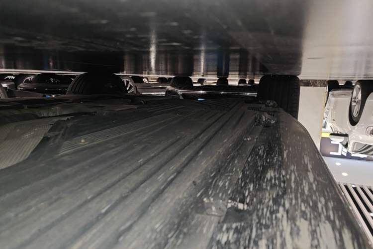 Used Mercedes-Benz C-Class 2023 Revised C 200 L Sport Edition Right Side Sill