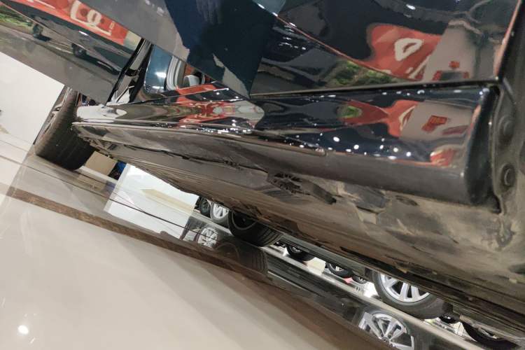 Used Mercedes-Benz C-Class 2023 Restyled C 260 L Night Edition Sports Version Right Side Sill