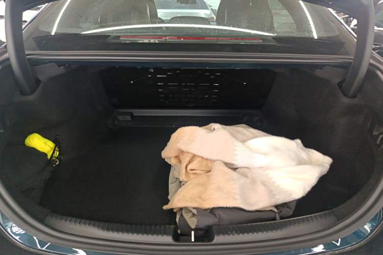 Used Mercedes-Benz C-Class 2023 Second Facelift C 260 L Sport Edition Trunk