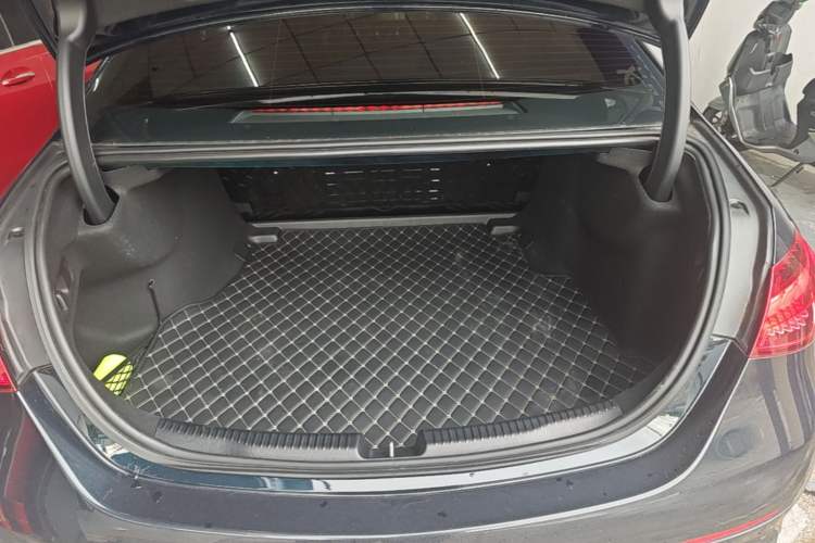 Used Mercedes-Benz C-Class 2023 Restyled C 260 L Night Edition Sports Version Trunk