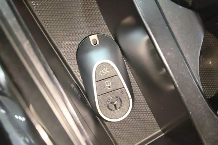 Used Mercedes-Benz C-Class 2023 Restyled C 260 L Sport Edition Vehicle Key