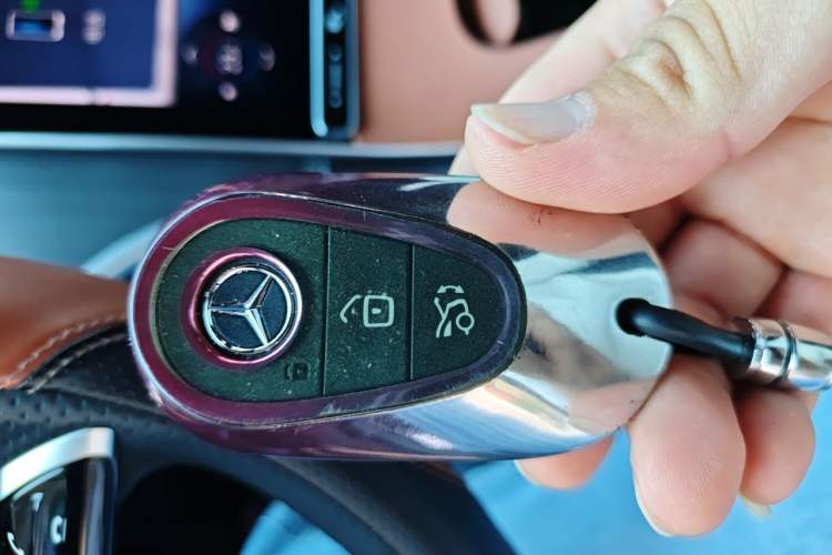 Used Mercedes-Benz C-Class 2023 Second Facelift C 260 L Sport Edition Vehicle Key