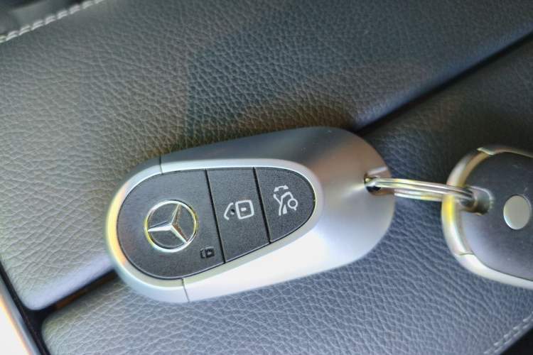 Used Mercedes-Benz C-Class 2023 Restyled C 260 L Sport Edition Vehicle Key