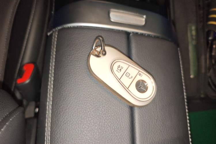Used Mercedes-Benz C-Class 2023 Second Facelift C 260 L Sport Edition Vehicle Key