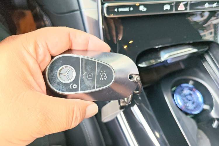 Used Mercedes-Benz C-Class 2023 Restyled C 260 L Sport Edition Vehicle Key