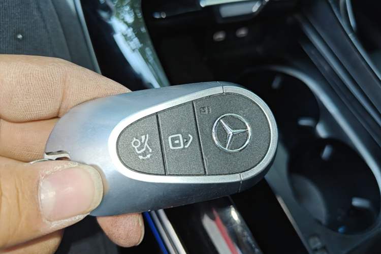 Used Mercedes-Benz C-Class 2023 C 260 L Bright Night Sports Edition Vehicle Key