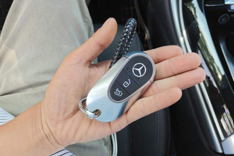 Used Mercedes-Benz C-Class 2023 Restyled C 260 L Night Edition Sports Version Vehicle Key
