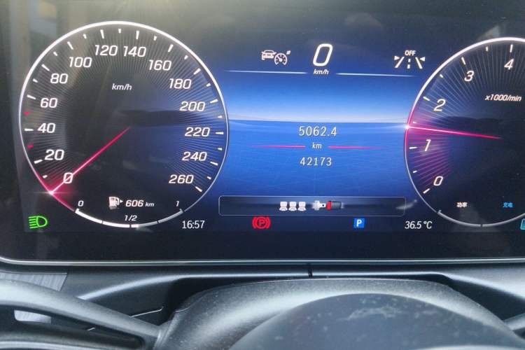 Used Mercedes-Benz C-Class 2023 C 200 L Sport Edition Odometer Close Up
