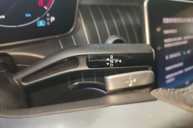 Used Mercedes-Benz C-Class 2023 C 260 L Sport Edition Gear Lever