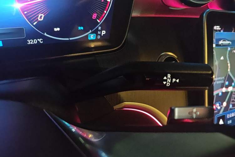 Used Mercedes-Benz C-Class 2023 Second Facelift C 260 L Starry Night Sports Edition Gear Lever
